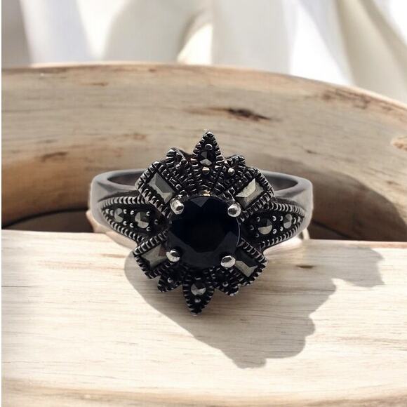 Onyx and Marcasite Vintage Sterling Silver 925 Ring Size 8 - Picture 3 of 7